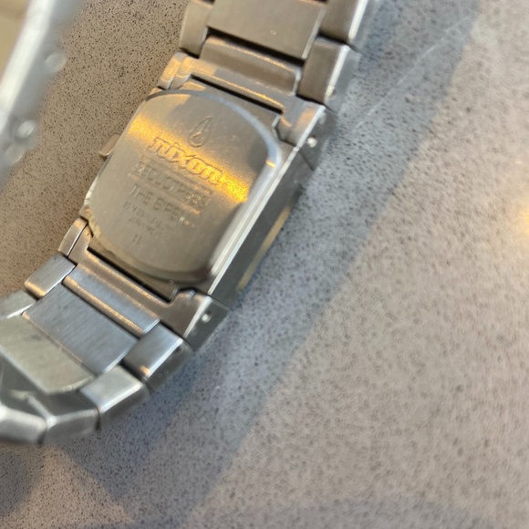 Nixon Siren Women's Watch in Silver w/ White Face - Picture 2 of 4